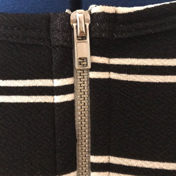 Black and white - Picture 5 of 6